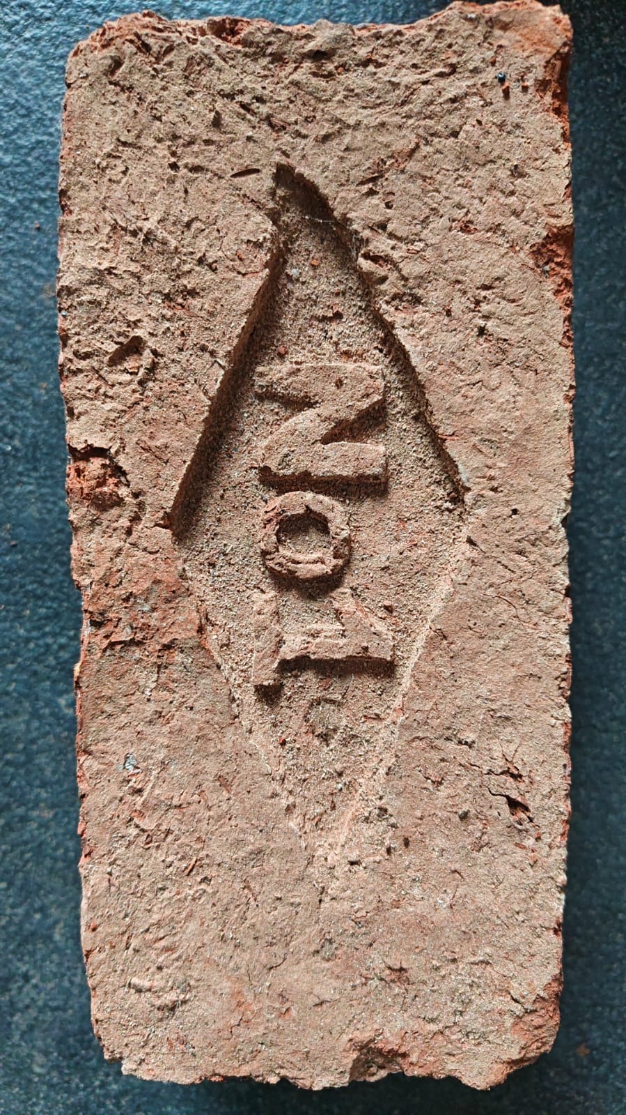 No.1 Red Bricks 9×4